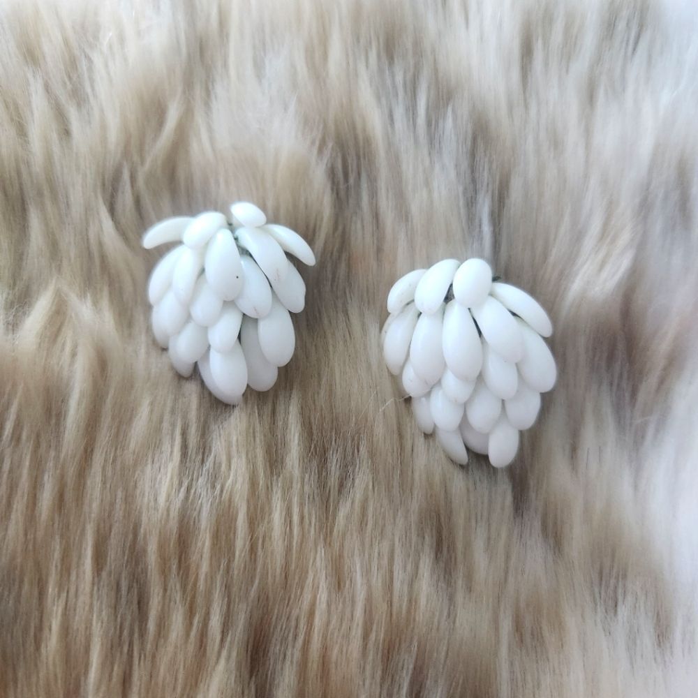 Vintage Cluster Clip On Earrings White